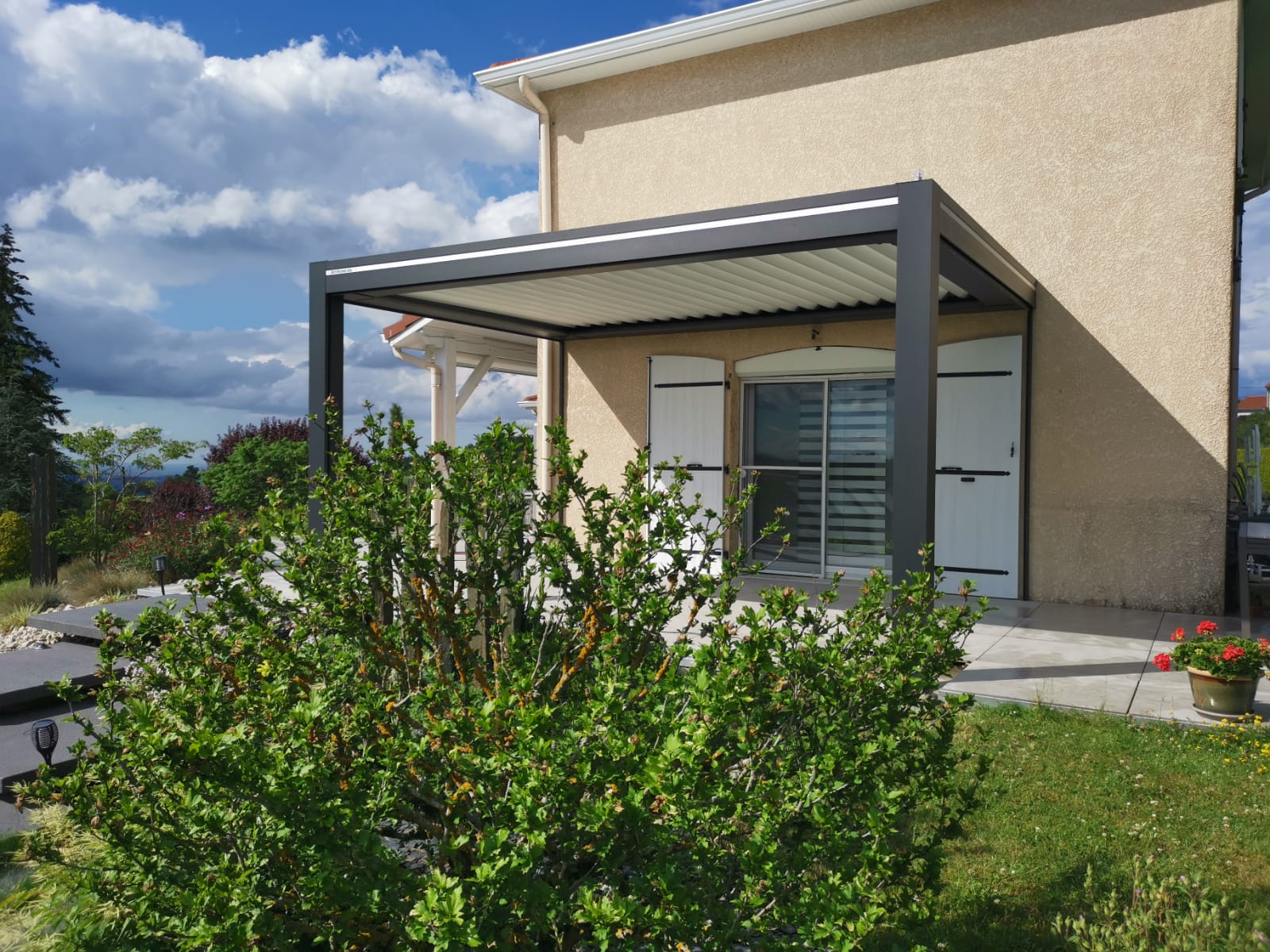 Pergola bioclimatique Saint-Galmier