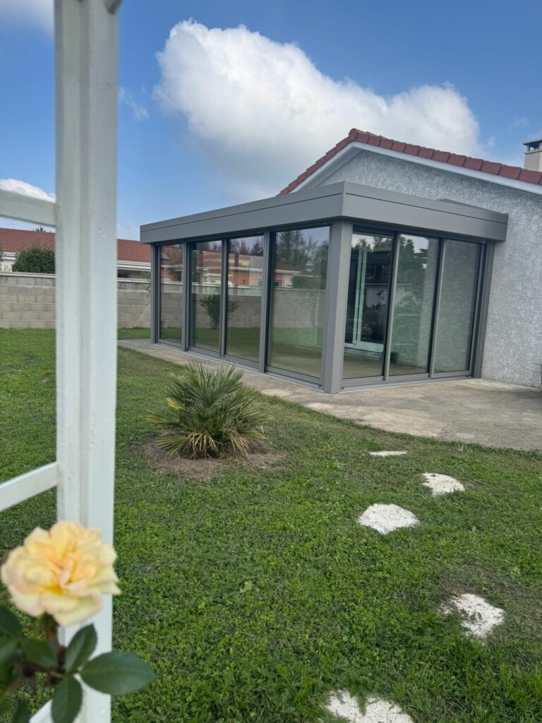 veranda avec store a saint cyprien