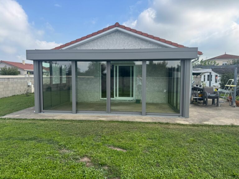 veranda avec store a saint cyprien loire